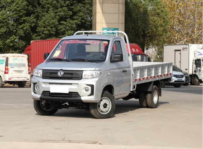 对比长安跨越王X3:东风小康D71不仅价格更亲民,还有这些好处
